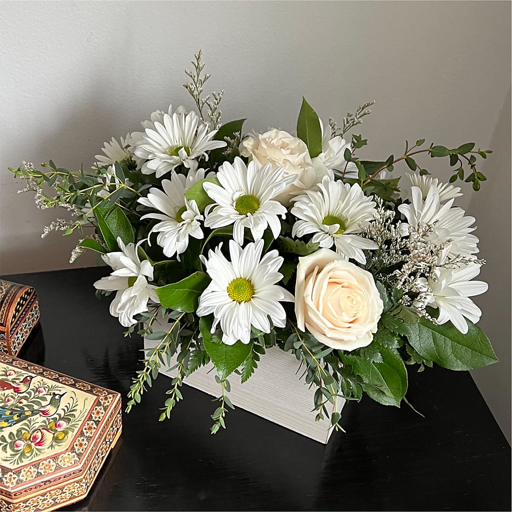 Fresh Linen Box Bouquet –  A La Rose, Rock Hill SC