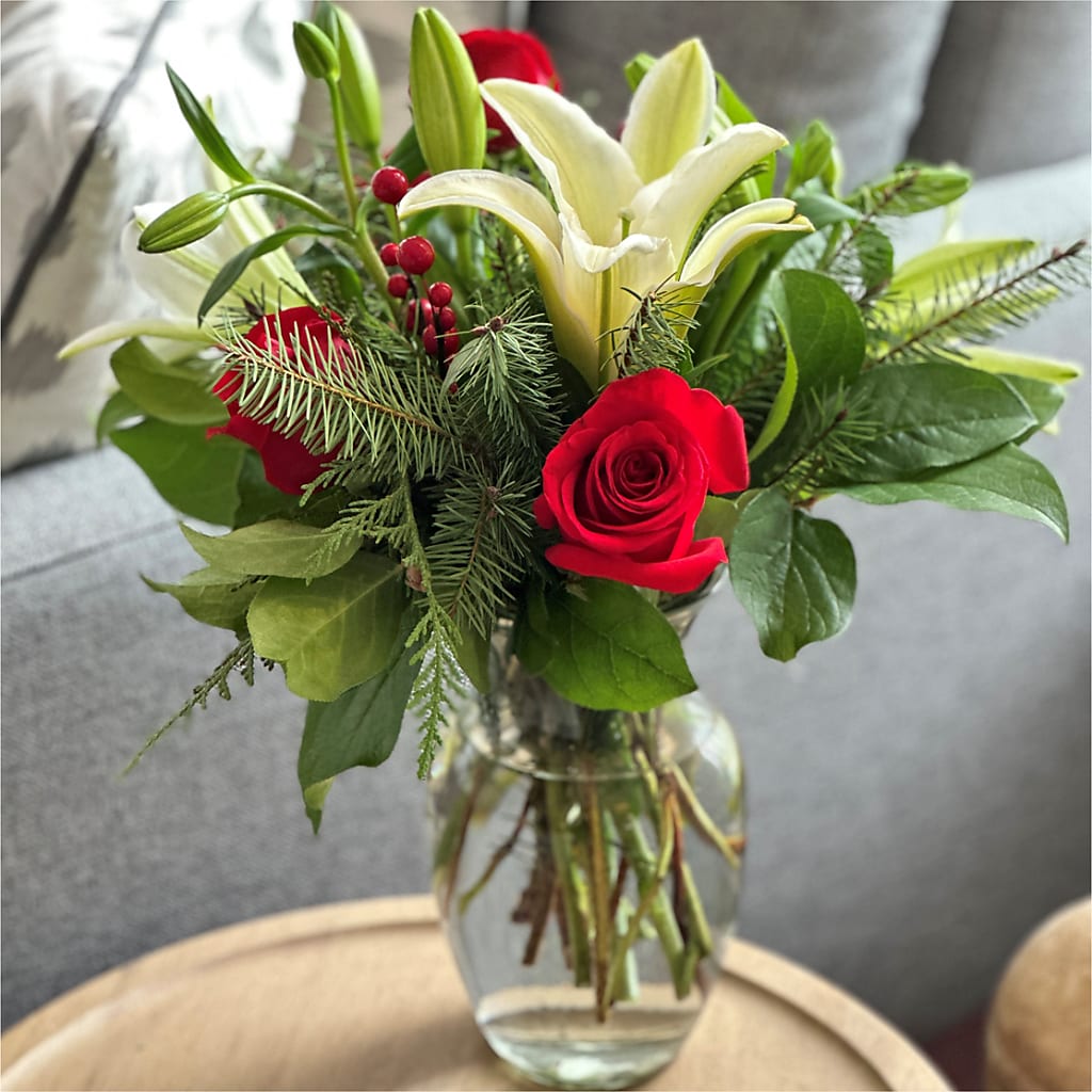 Sparkling Snowflakes Bouquet –  A La Rose, Rock Hill SC