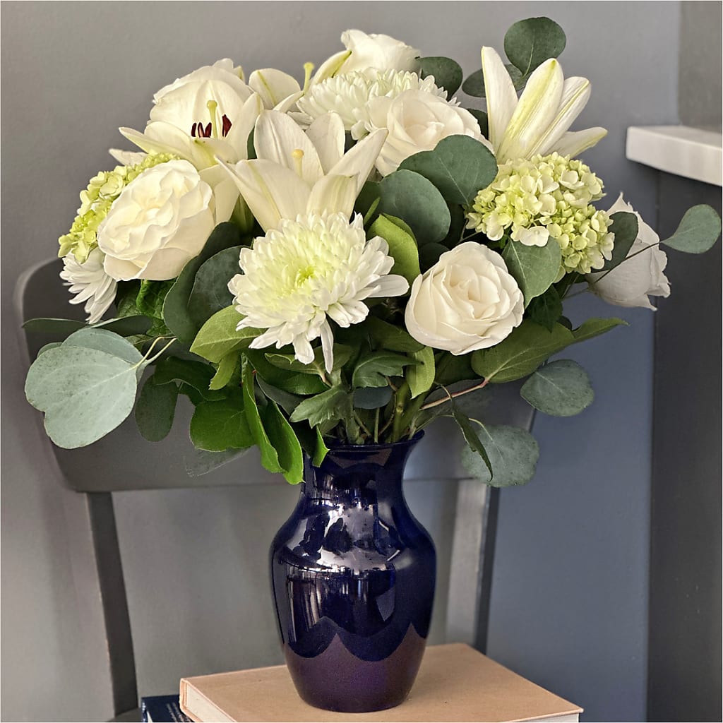 Snowy Dreams Bouquet –  A La Rose, Rock Hill SC