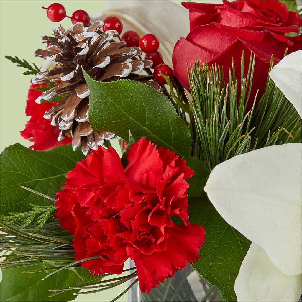 Glistening Icicles Bouquet –  A La Rose, Rock Hill SC